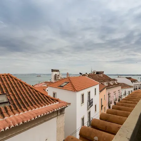Alfama Modern Two-bedroom W/ River View And Parking - By Lu Holidays Лісабон