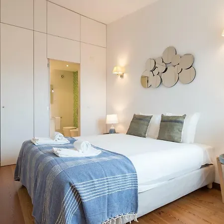 Апартаменты Alfama Modern Two-bedroom W/ River View And Parking - By Lu Holidays