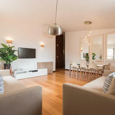 Alfama Modern Two-bedroom W/ River View And Parking - By Lu Holidays Lisbon