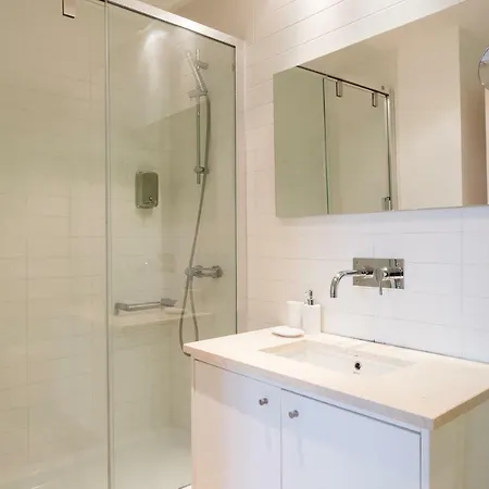 Alfama Modern Two-bedroom W/ River View And Parking - By Lu Holidays Lisbon